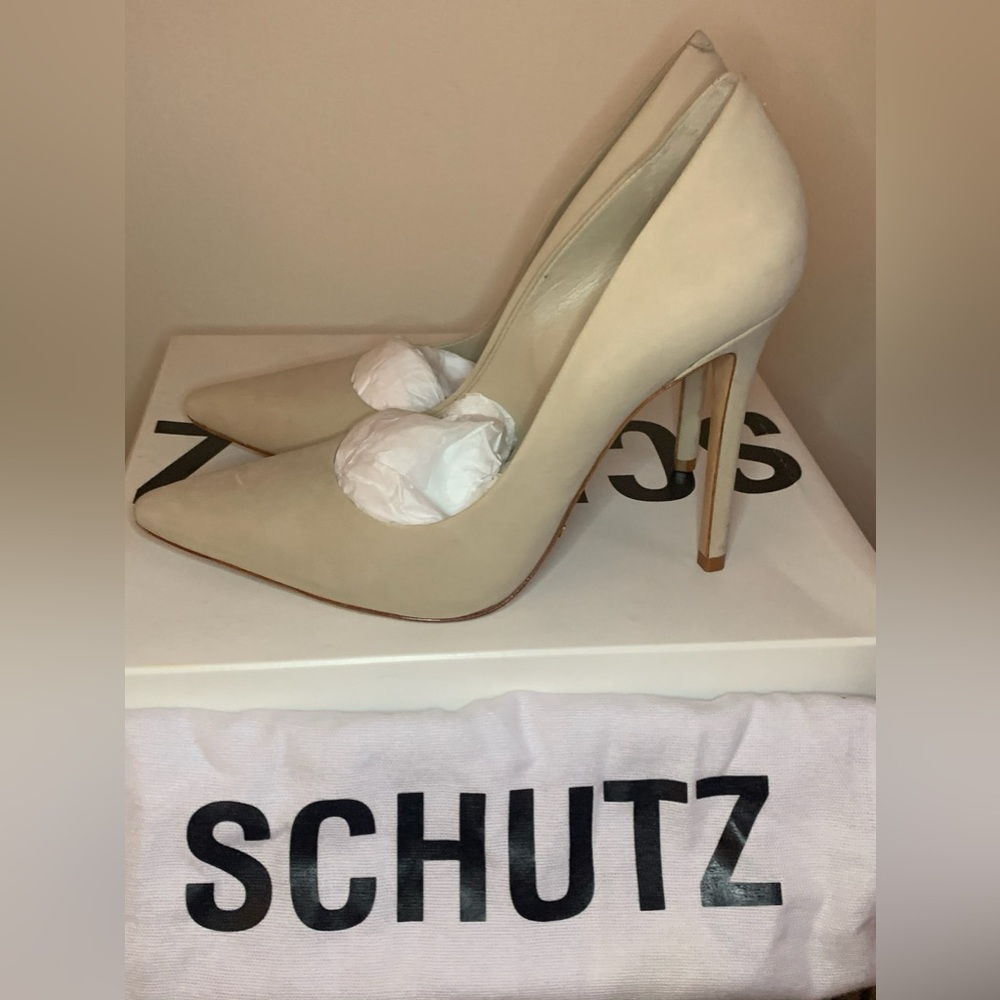 SCHULTZ Shoes Color Beige Sz 8